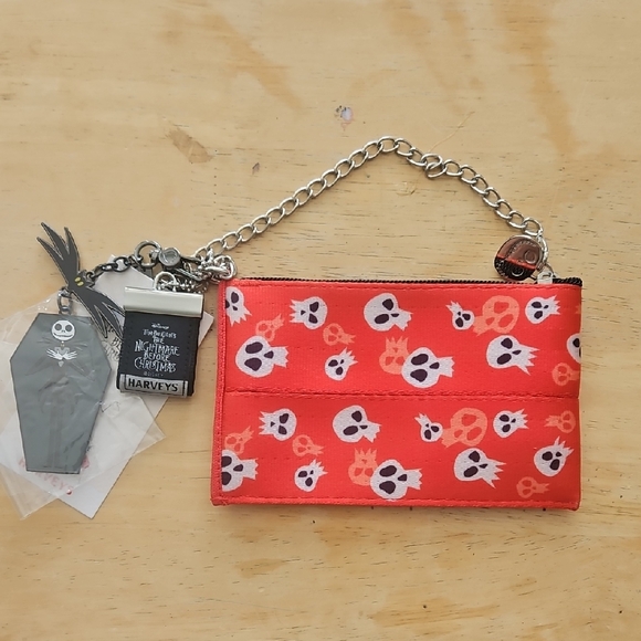 Harveys Red Skull Pattern Wallet with Chain - Picture 1 of 13